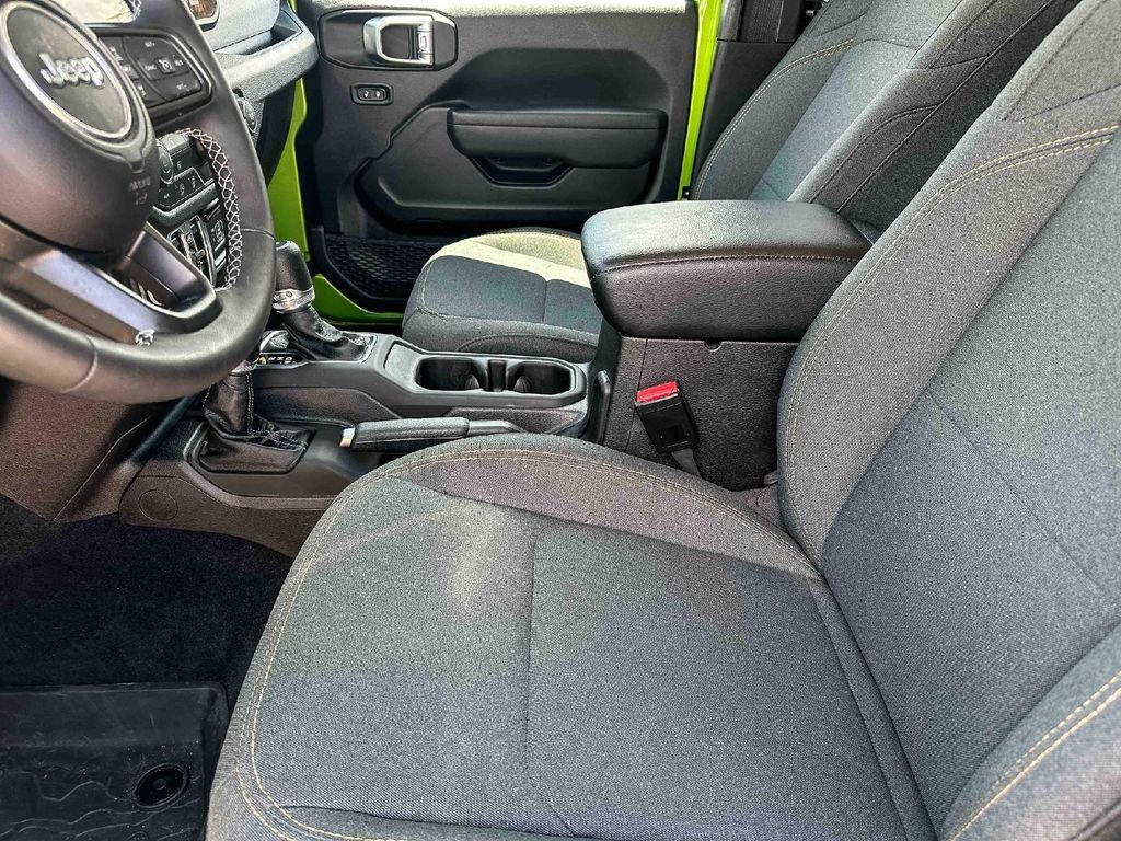 Used 2025 Green Jeep Sport S image 13