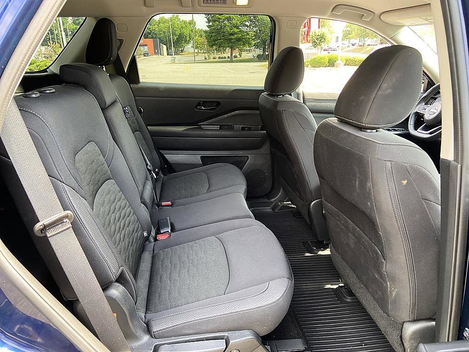 Used 2025 Deep Ocean Blue Pearl Nissan SV image 18