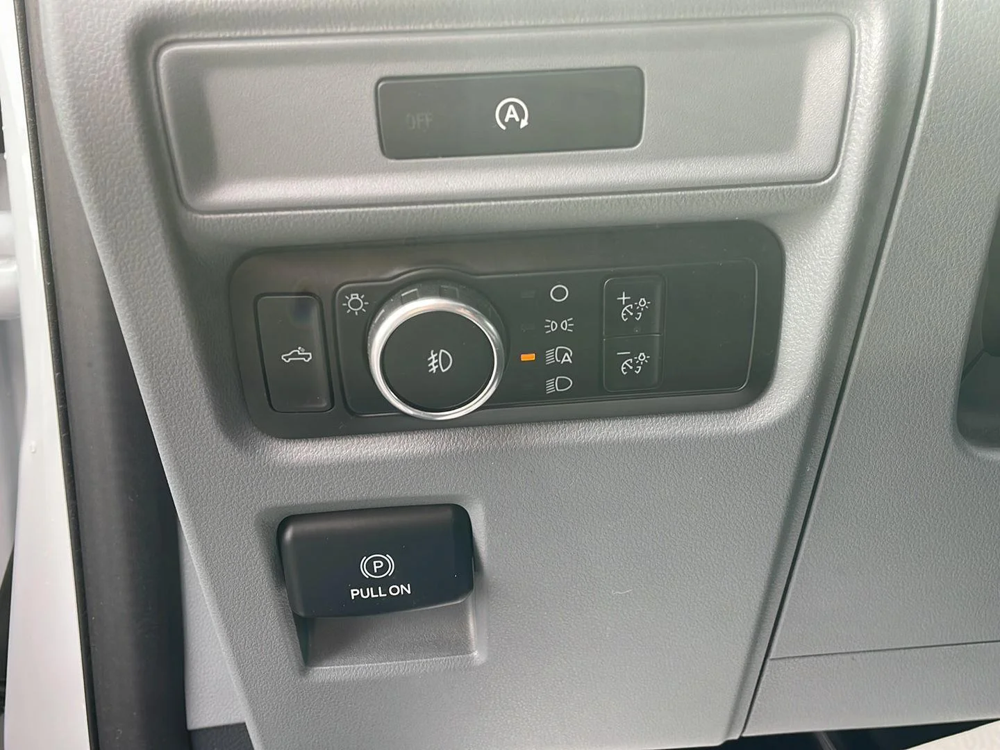 Used 2025 Oxford White Ford XLT image 15