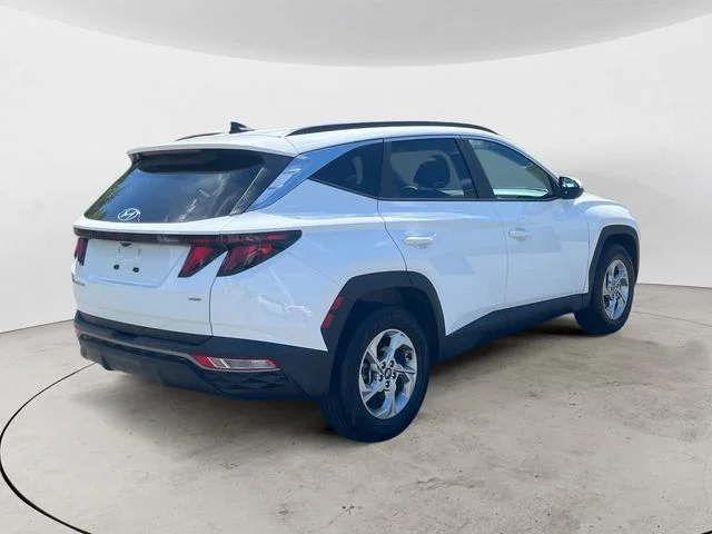 Used 2024 White Hyundai SEL image 5