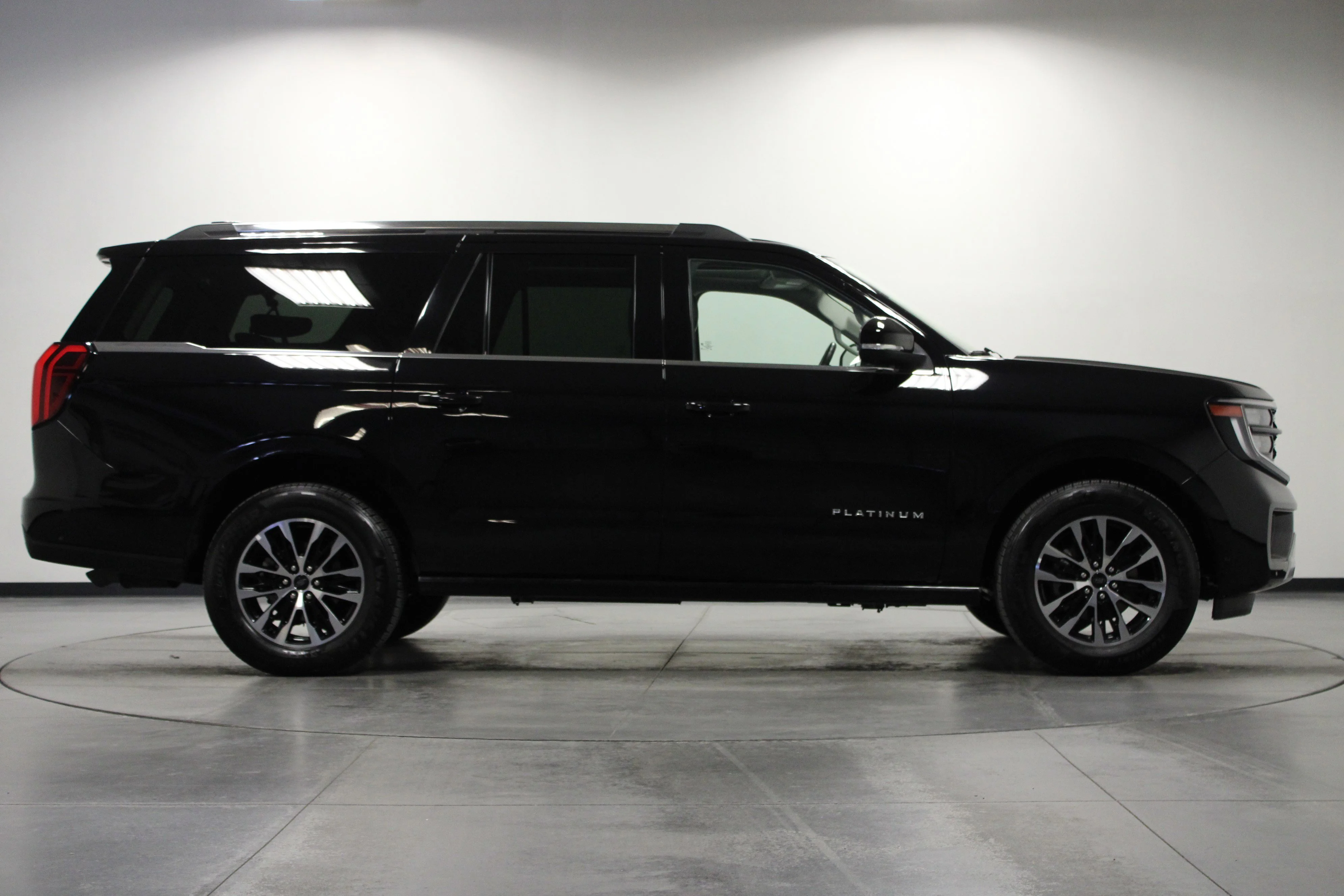 Used 2025 Black Metallic Ford Platinum image 3