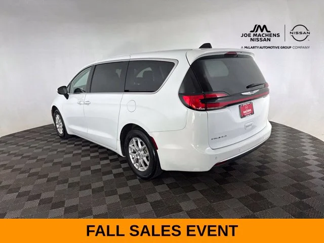 Used 2023 White Chrysler Touring L image 10