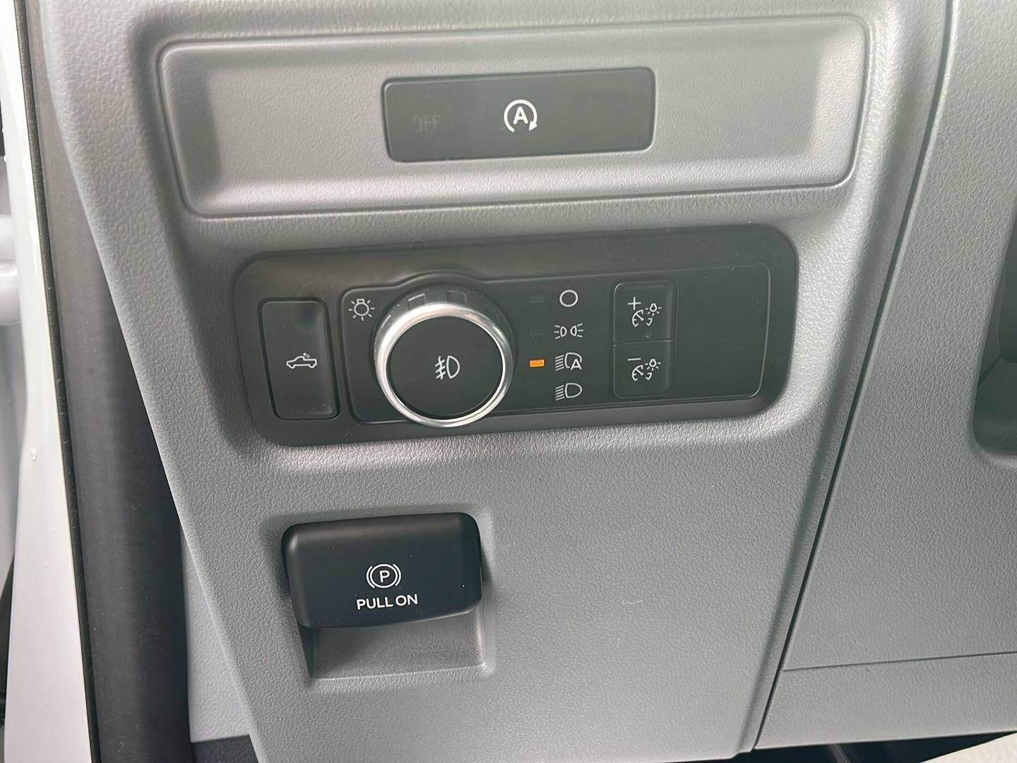 Used 2025 Oxford White Ford XLT image 15