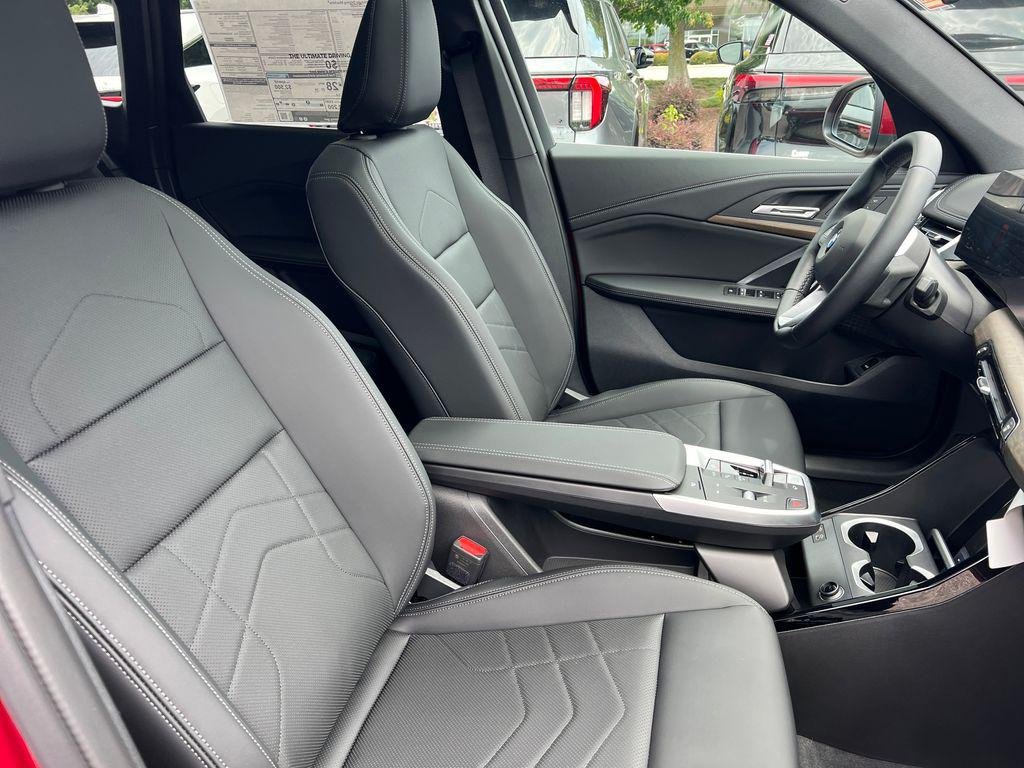 New 2026 Vegas Red Metallic BMW xDrive28i image 27