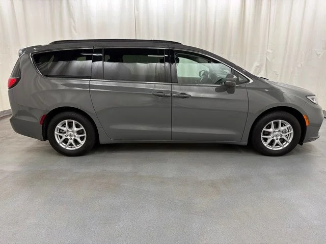 Used 2022 White Chrysler Touring L image 7