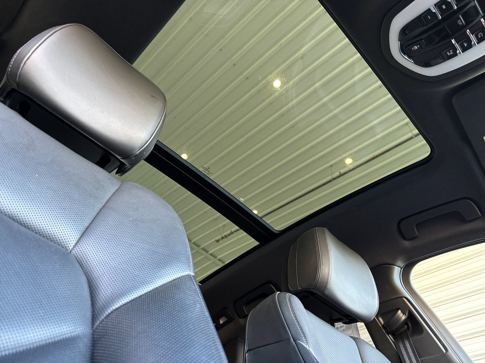 Used 2024  Porsche Base image 18