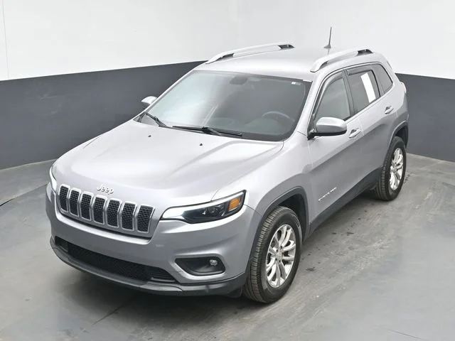 Used 2019 Billet Silver Metallic Clearcoat Jeep Latitude image 15