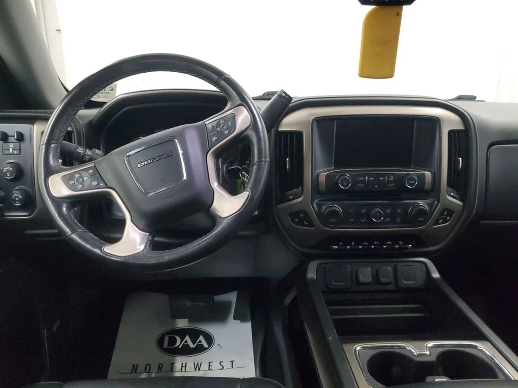 Used 2018 White Frost Tricoat GMC Denali image 11