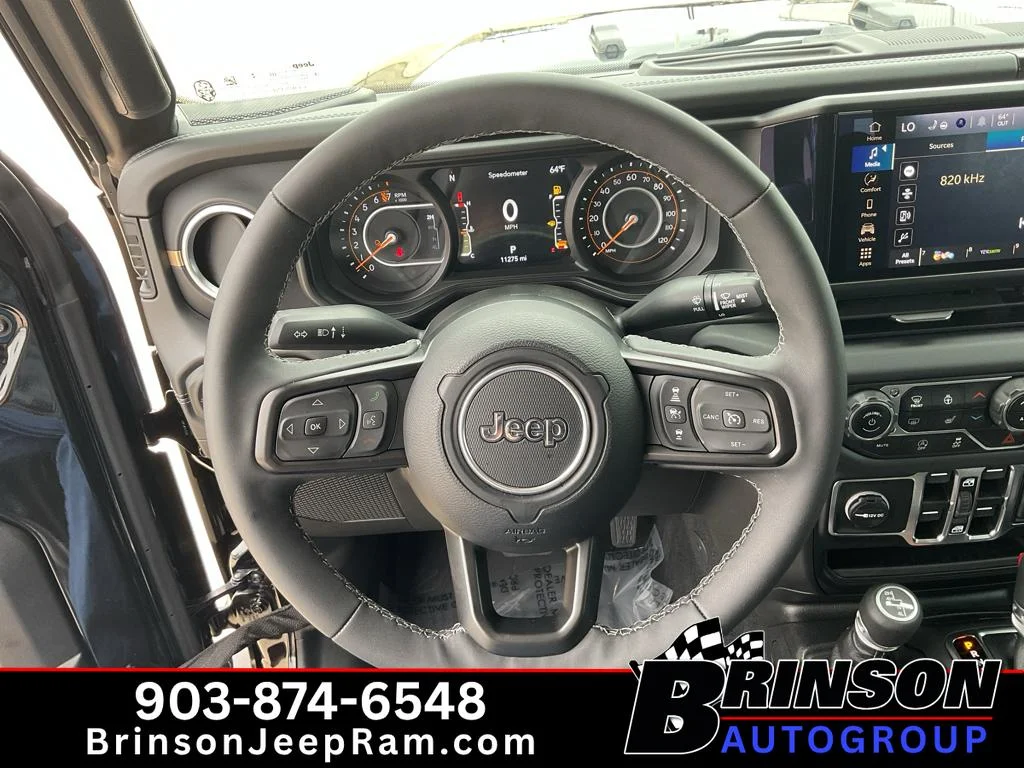 Used 2025 Black Clearcoat Jeep High Tide image 29