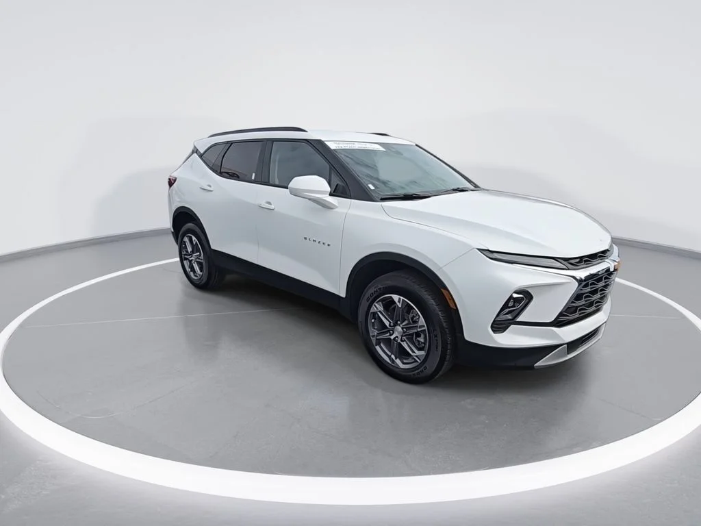 Used 2024 White Chevrolet LT image 2