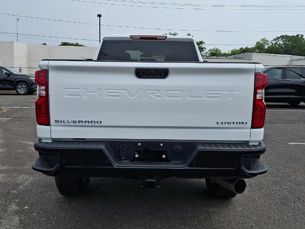 New 2026 Summit White Chevrolet Custom image 7