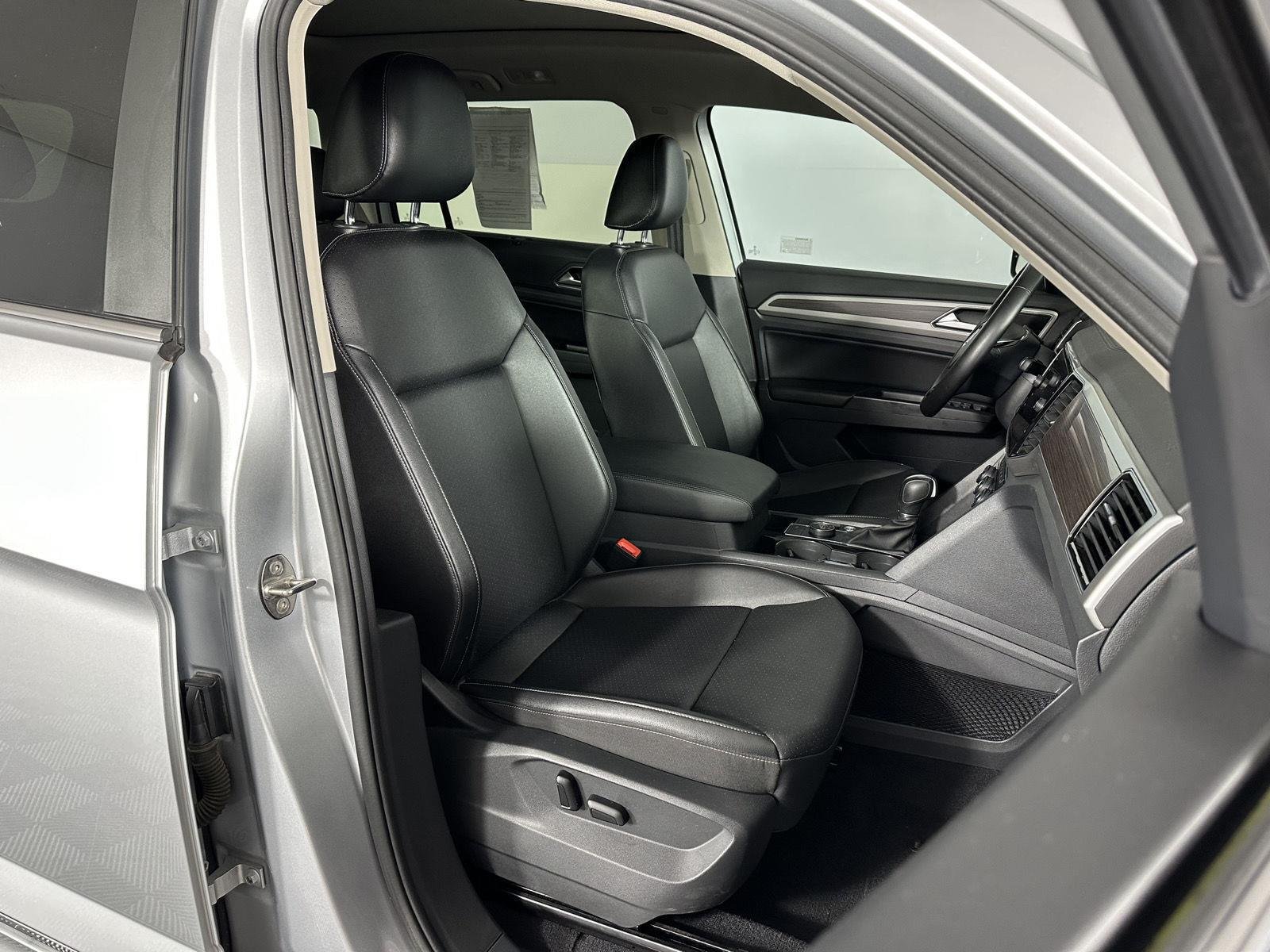 Used 2019 Platinum Gray Metallic Volkswagen 3.6L V6 SEL R-Line image 2