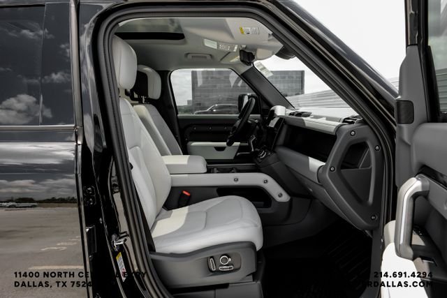 New 2026 Santorini Black Land Rover X-Dynamic SE image 31