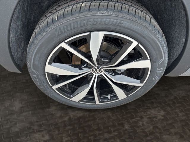 New 2026 Pure Gray Volkswagen 2.0T SEL Premium R-Line image 2