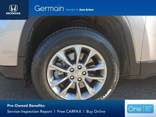 Used 2020 Billet Silver Metallic Jeep Latitude Plus image 4