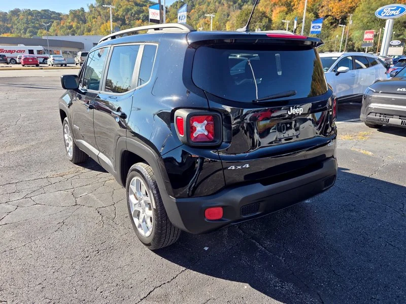 Used 2017 Black Jeep Latitude image 5