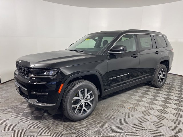 2025 Jeep Grand Cherokee Limited photo 3