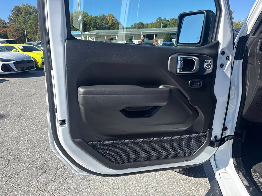 Used 2025 White Jeep Sport S image 23