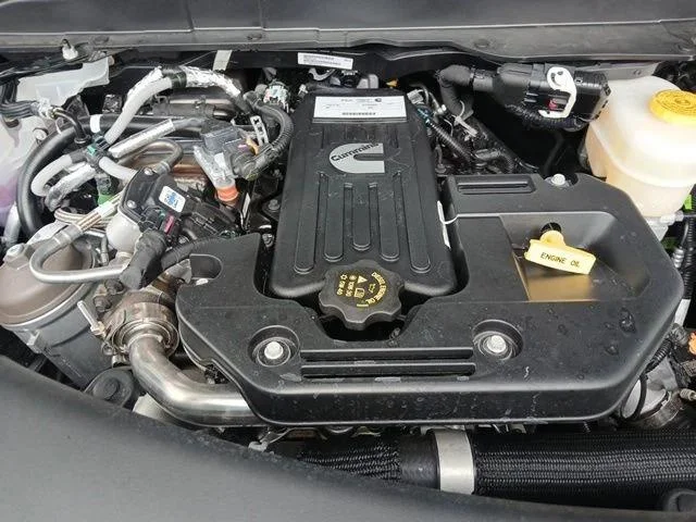 New 2026 Diamond Black Crystal Pearl-Coat Exterior Paint RAM TRADESMAN image 52