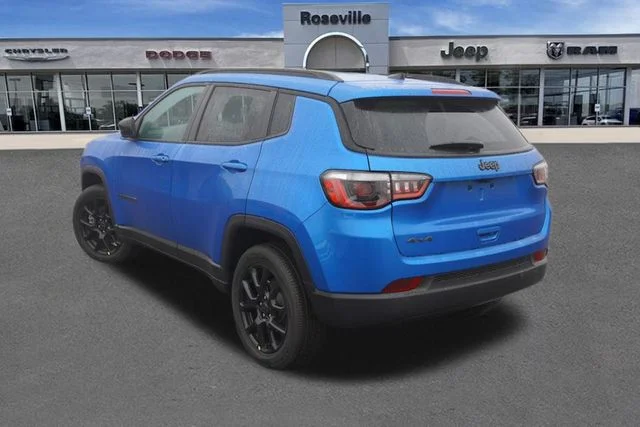 New 2026 Hydro Blue Pearl-Coat Exterior Paint Jeep Latitude image 5