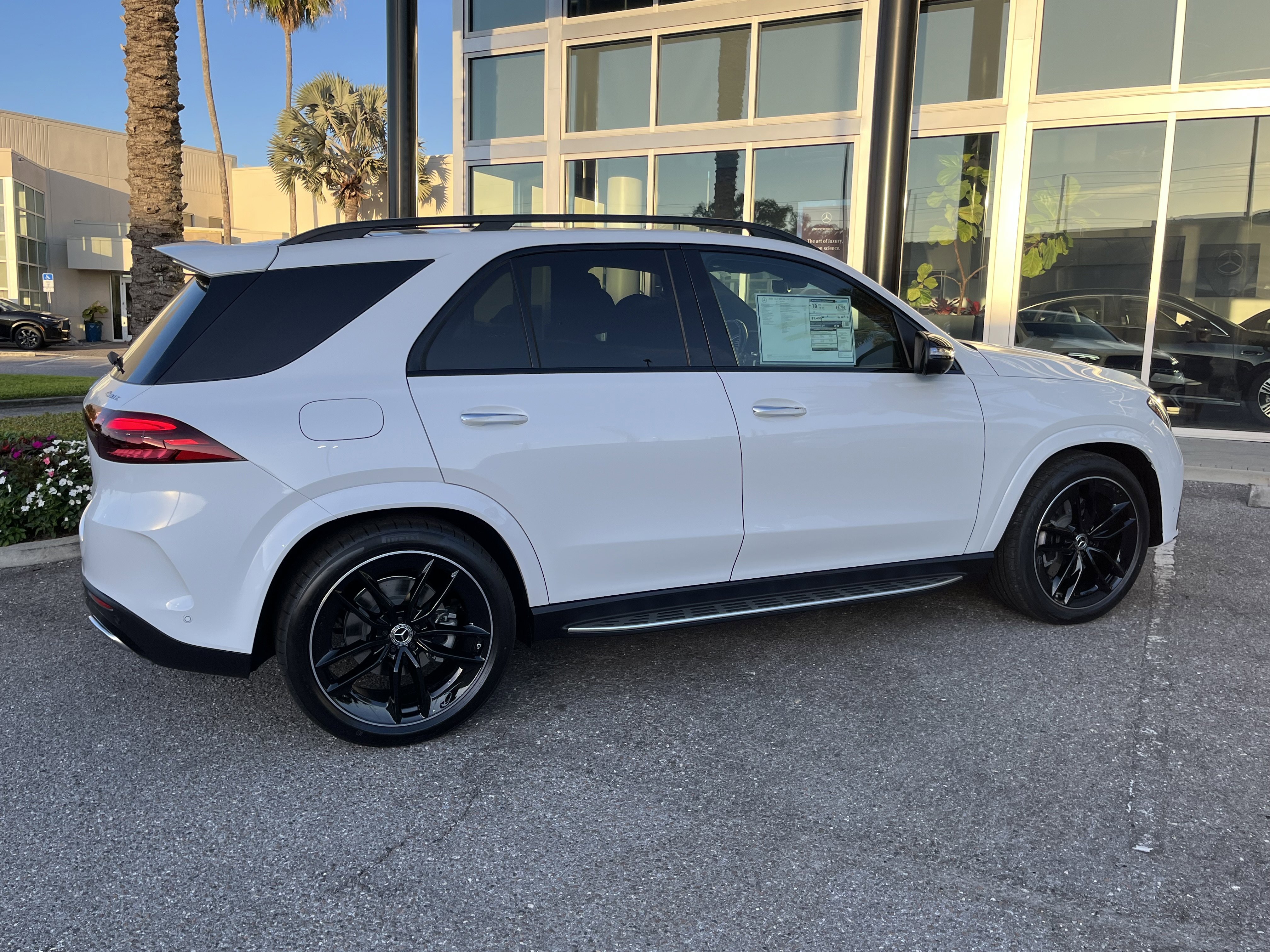 New 2026 MANUFAKTUR Moonlight White Metallic Mercedes-Benz GLE 580 image 7