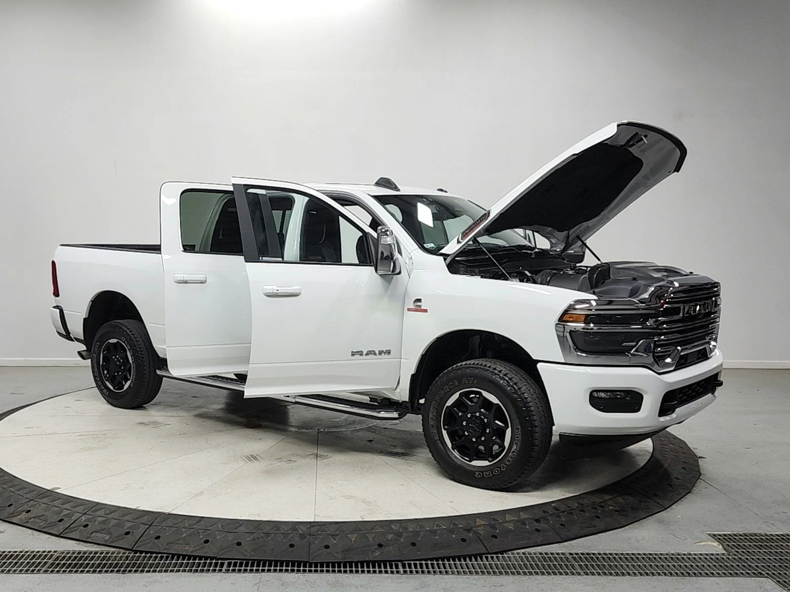 Used 2025 White Ram Laramie image 9