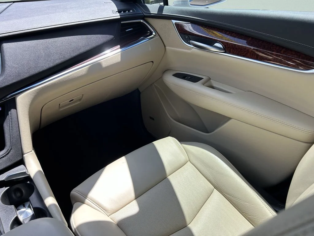 Used 2019 White Cadillac Luxury image 21