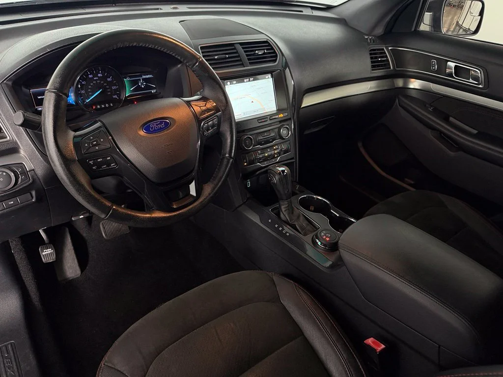 Used 2018 Gray Ford XLT image 10