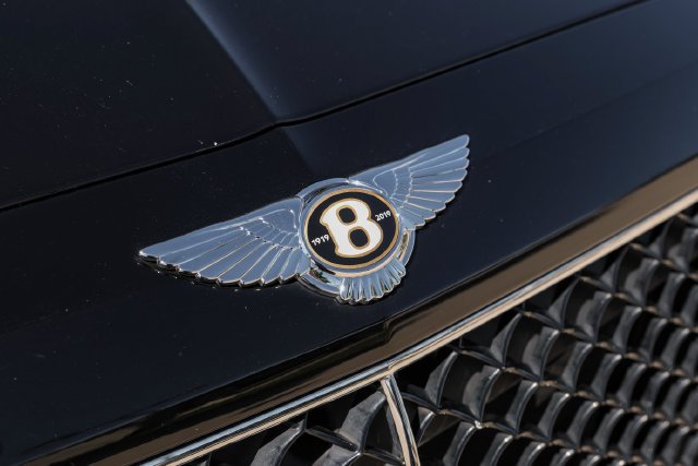Used 2019 Black Crystal over Cricket Ball Bentley V8 image 68