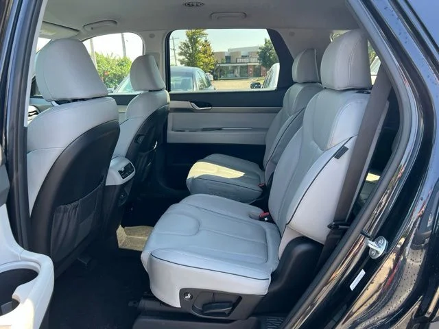 Used 2025 White Hyundai SEL image 7