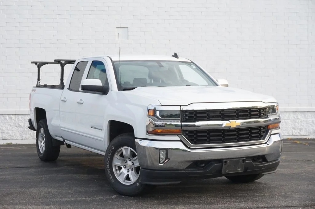 Used 2017 Chevrolet Silverado 1500 LT with VIN 1GCVKREH5HZ178142 for sale in Grayslake, IL