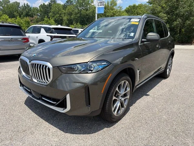 Used 2026 Green BMW xDrive40i image 9