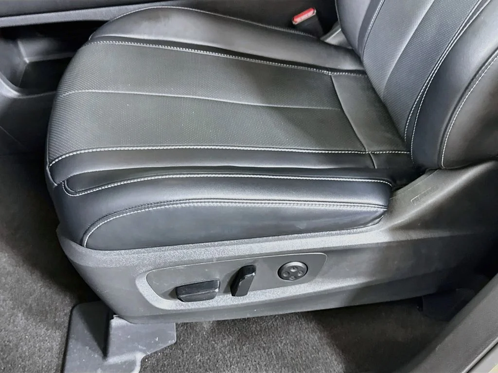 Certified Used 2023 Silver INFINITI LUXE image 26