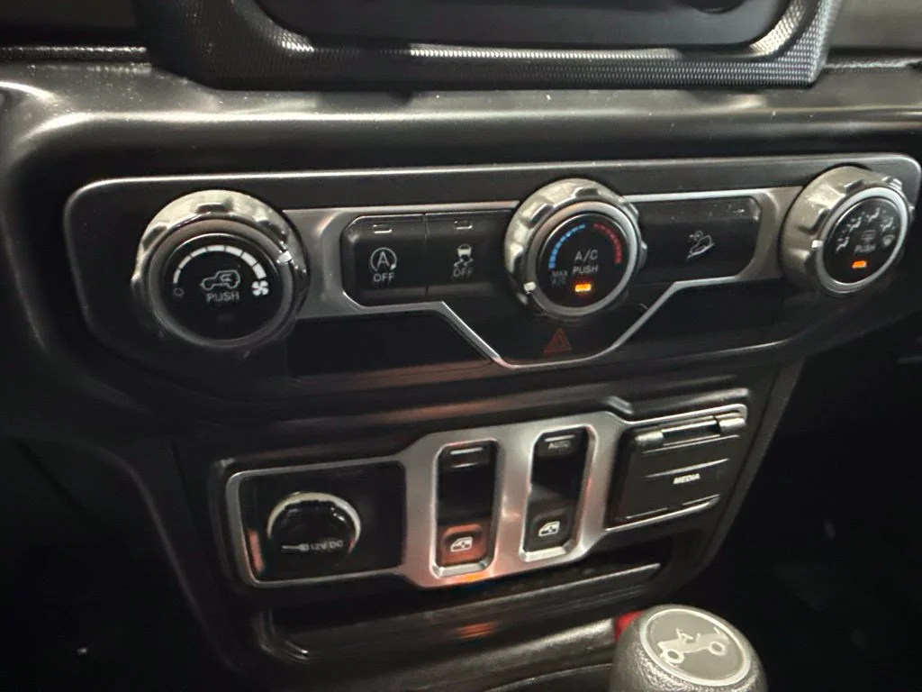 Used 2019 Gray Jeep Sport S image 23