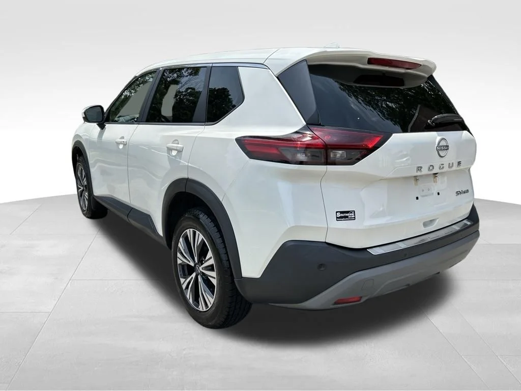 Used 2023 White Nissan SV image 3