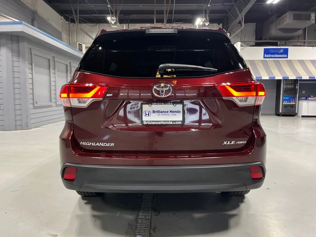 Used 2018 Ooh La La Rouge Mica Toyota XLE image 6
