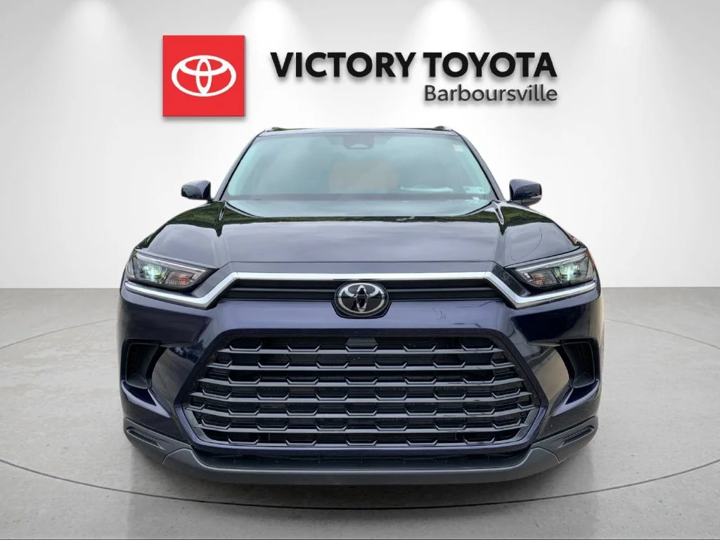 Used 2025  Toyota XLE image 8