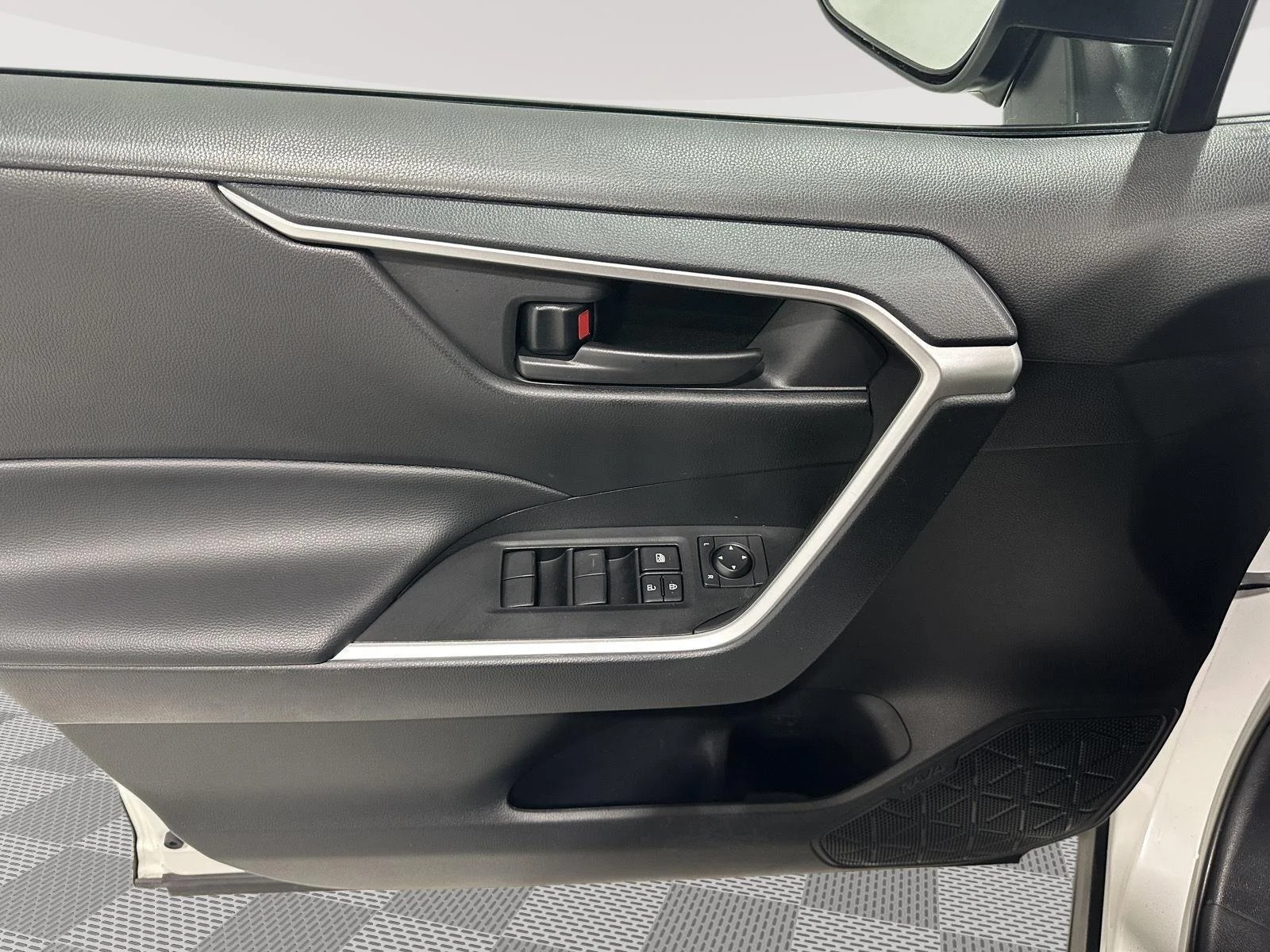 Used 2024 Ice Cap Toyota Hybrid LE image 20