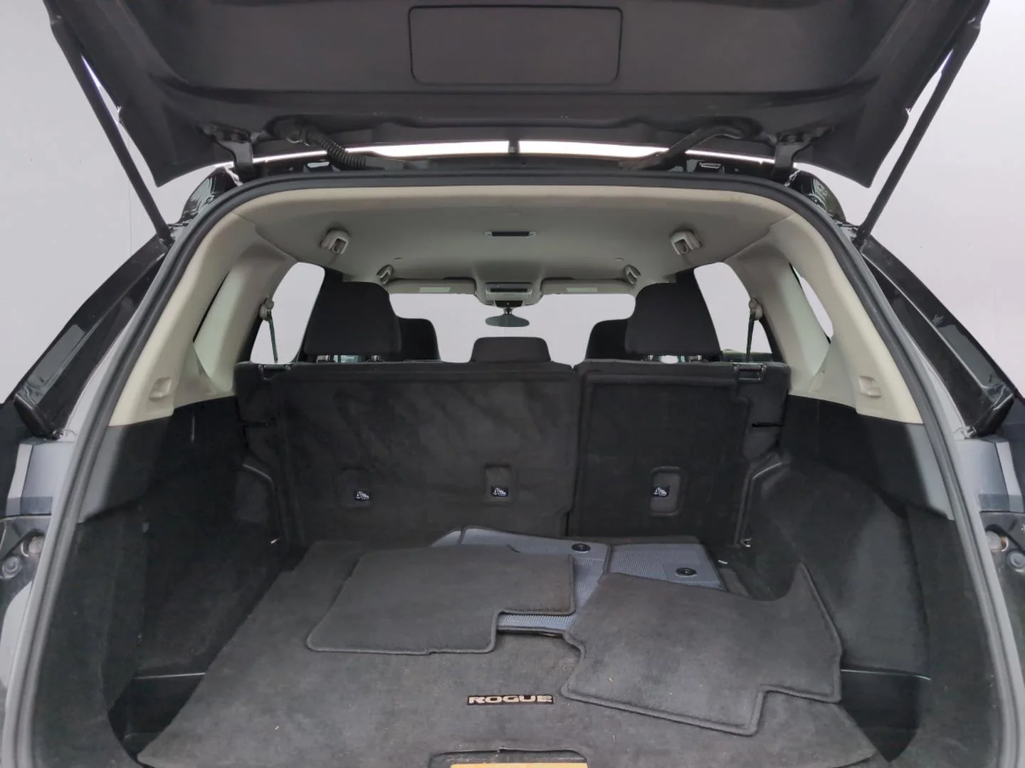 Used 2023 Super Black Nissan SV image 9