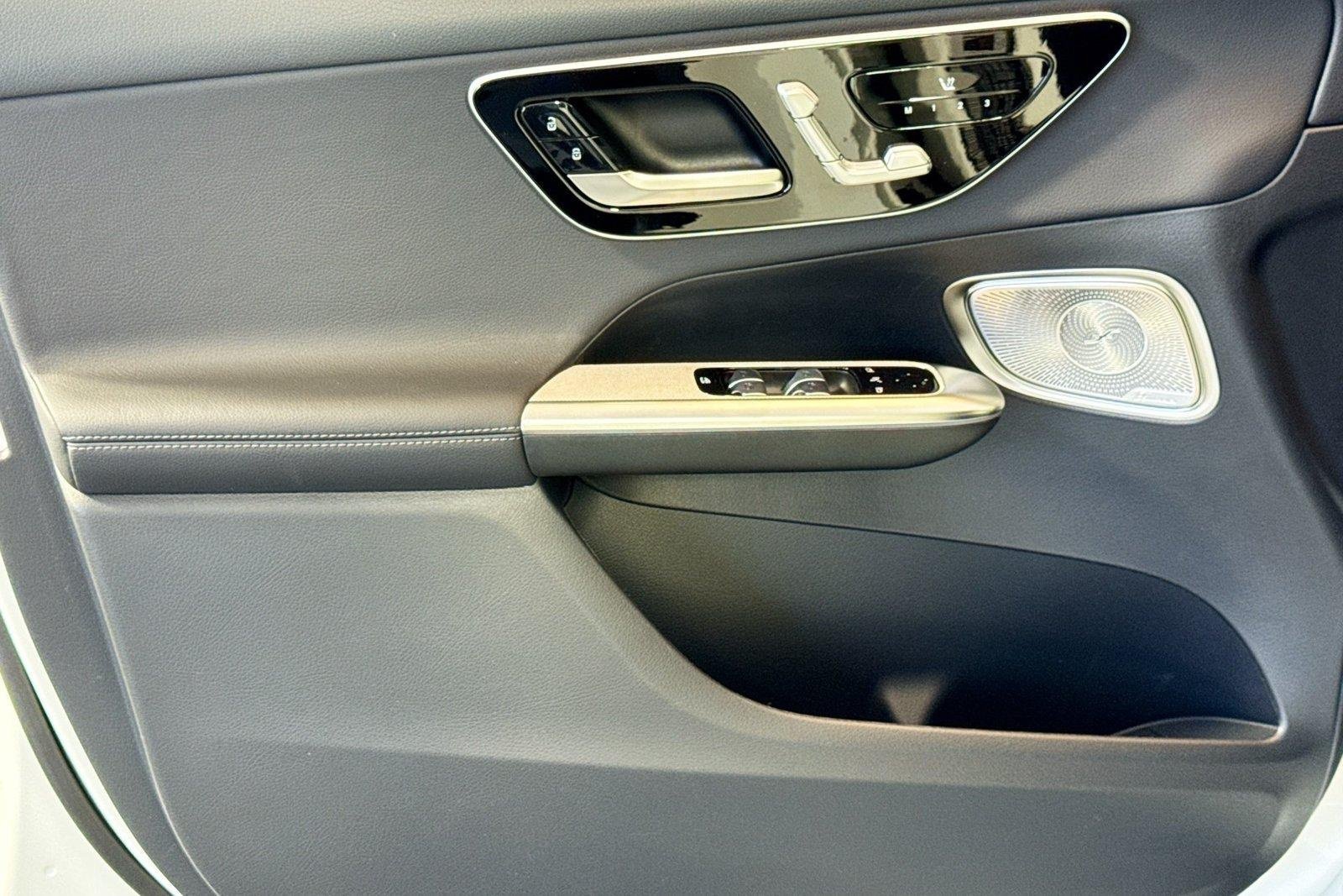 New 2026 Polar White Mercedes-Benz GLC 300 image 16