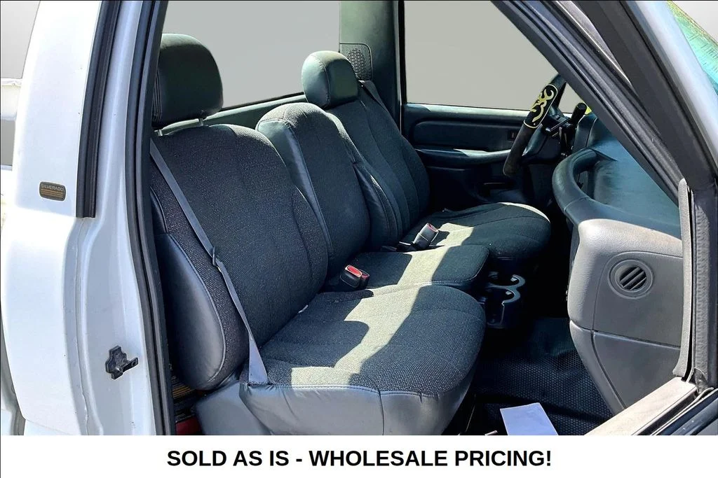Used 2002 White Chevrolet Base image 25