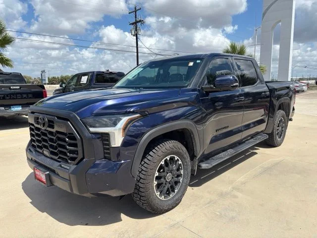 Used 2023  Toyota SR5 image 3