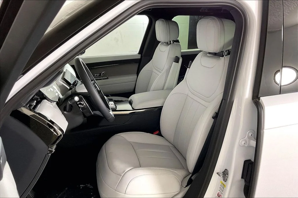 New 2025 White Land Rover SE image 7