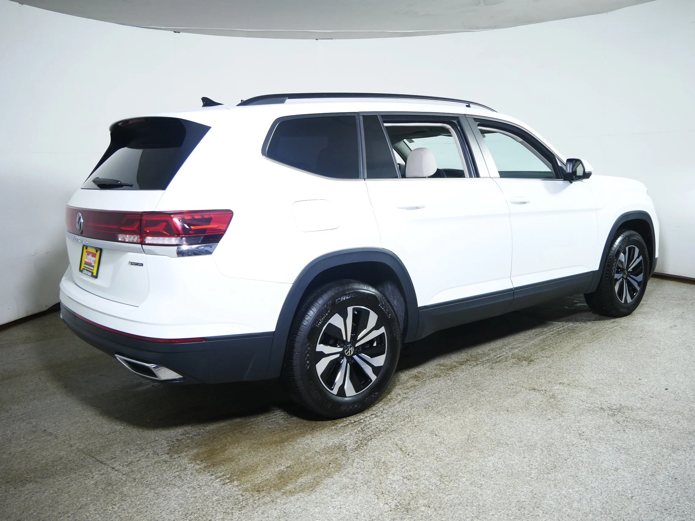 Used 2025 Pure White Volkswagen 2.0T SE image 7