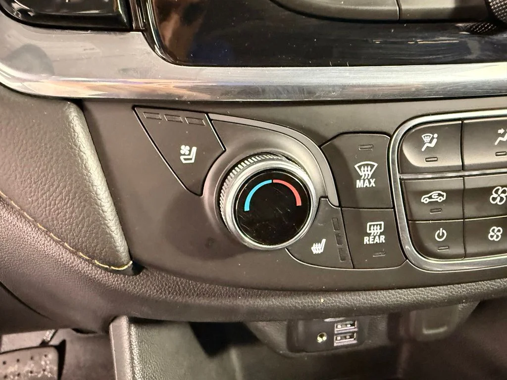 Used 2020 White Chevrolet Premier image 29