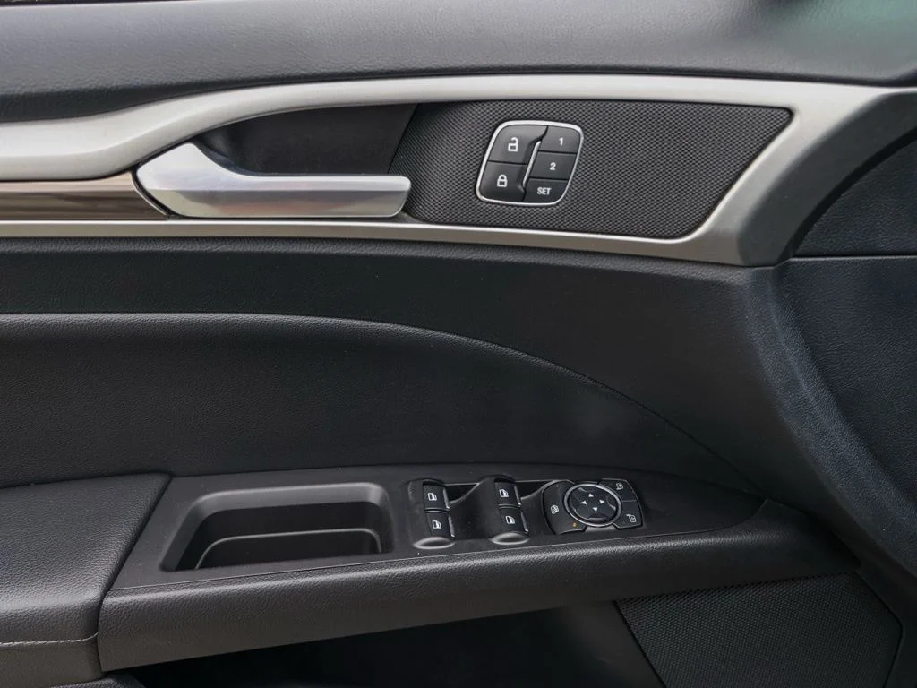 Used 2020 Gray Ford SEL image 22