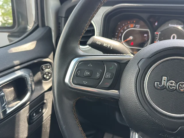 Used 2024 White/off-white Jeep Sahara image 16