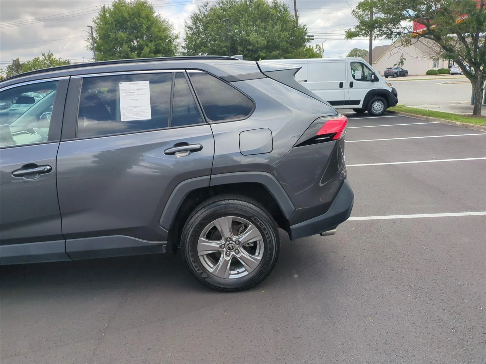 2024 Toyota RAV4 XLE - Photo 17