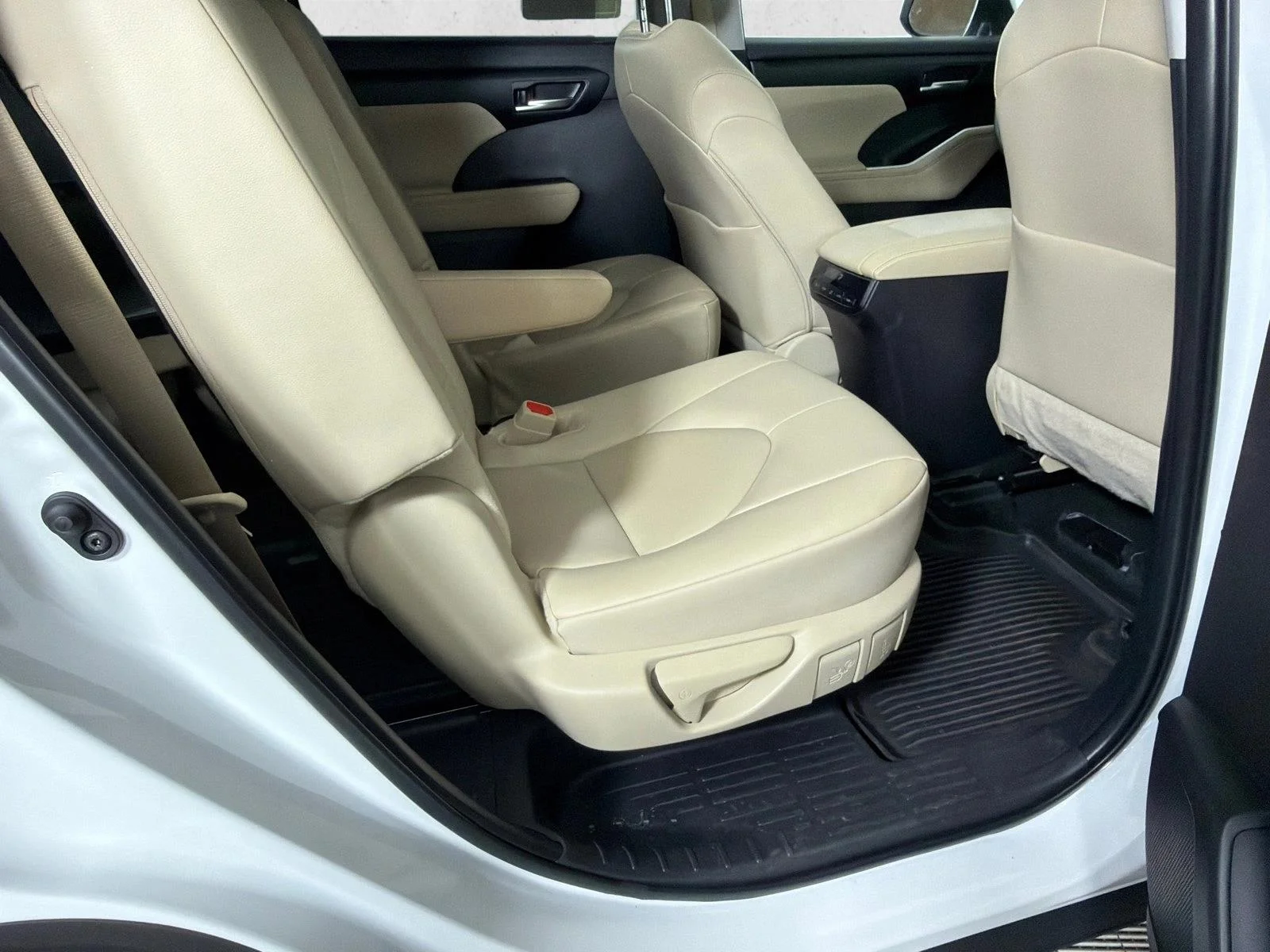 Used 2025 Gray Toyota LE image 16
