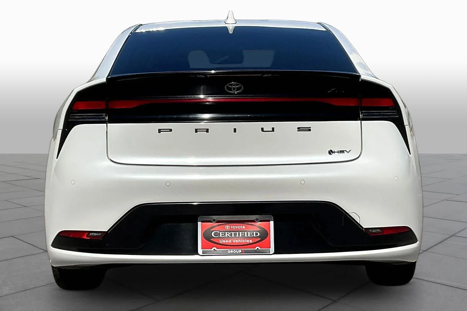 Used 2025 Wind Chill Pearl Toyota XLE image 5